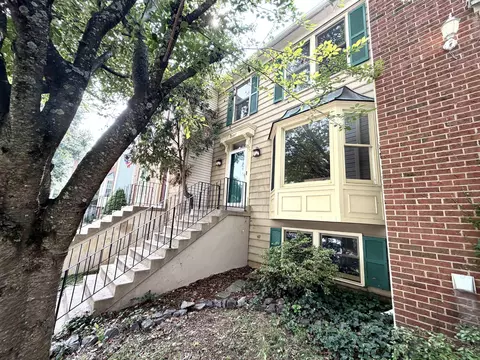 13847 Wakley Ct, Centreville, VA 20121