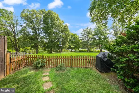 Exterior - 5546 Kendrick Ln, Burke, VA 22015 photo 4 of 5