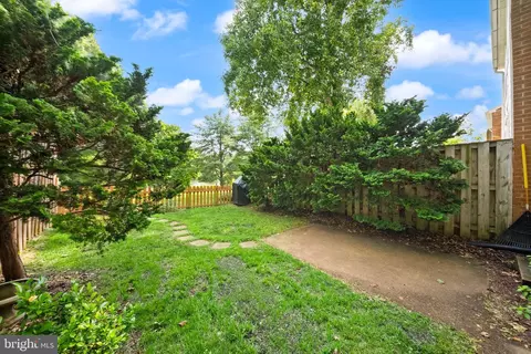 Exterior - 5546 Kendrick Ln, Burke, VA 22015 photo 2 of 5