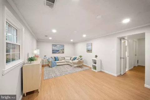 Living - 5546 Kendrick Ln, Burke, VA 22015 photo 1 of 4