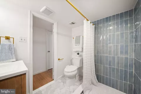 Bath - 5546 Kendrick Ln, Burke, VA 22015 photo 4 of 4