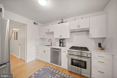 Kitchen - 5546 Kendrick Ln, Burke, VA 22015 photo 2 of 2