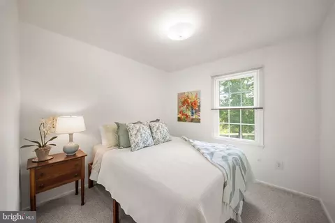 Bedroom - 5546 Kendrick Ln, Burke, VA 22015 photo 4 of 5