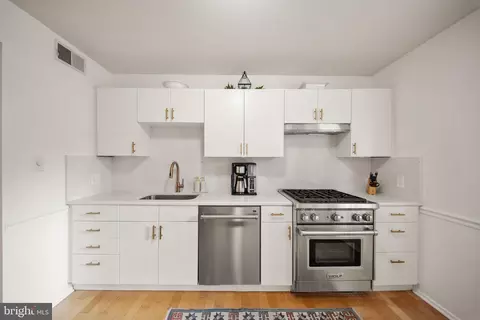 Kitchen - 5546 Kendrick Ln, Burke, VA 22015 photo 1 of 2