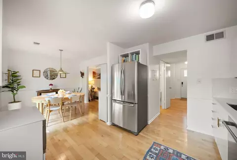 Entry Way - 5546 Kendrick Ln, Burke, VA 22015 photo 4 of 7