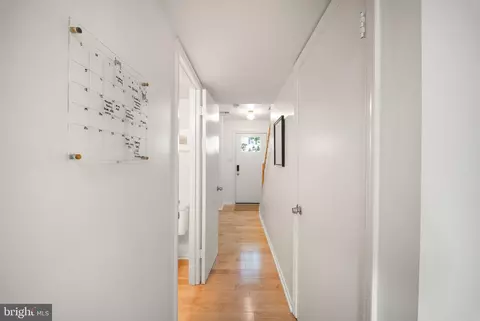 Entry Way - 5546 Kendrick Ln, Burke, VA 22015 photo 3 of 7