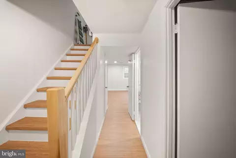 Entry Way - 5546 Kendrick Ln, Burke, VA 22015 photo 6 of 7