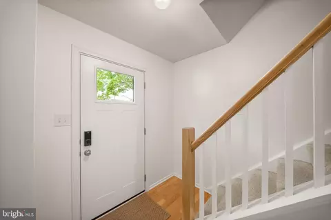 Entry Way - 5546 Kendrick Ln, Burke, VA 22015 photo 2 of 7