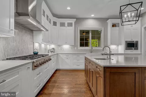 Kitchen - 1515 Brookhaven Dr, Mclean, VA 22101 photo 4 of 9