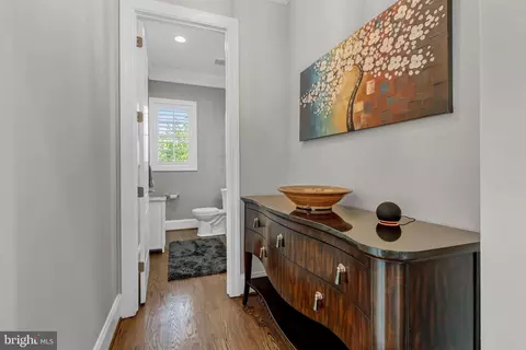 Entry Way - 1515 Brookhaven Dr, Mclean, VA 22101 photo 10 of 22