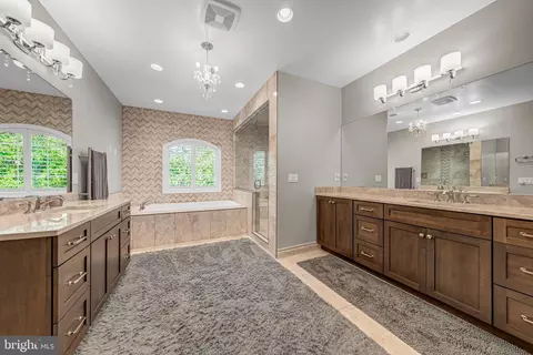 Bath - 1515 Brookhaven Dr, Mclean, VA 22101 photo 2 of 8