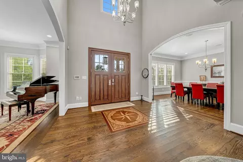Entry Way - 1515 Brookhaven Dr, Mclean, VA 22101 photo 4 of 22