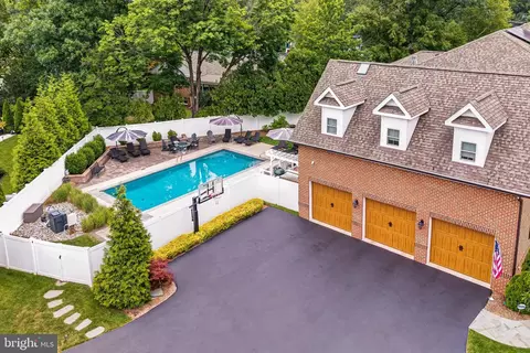 Exterior - 1515 Brookhaven Dr, Mclean, VA 22101 photo 4 of 13