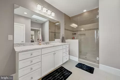 Bath - 1515 Brookhaven Dr, Mclean, VA 22101 photo 6 of 8