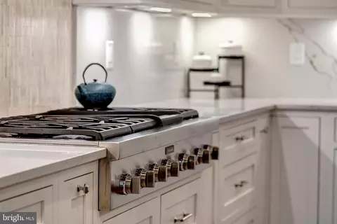 Kitchen - 1515 Brookhaven Dr, Mclean, VA 22101 photo 6 of 9
