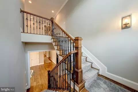 Entry Way - 1515 Brookhaven Dr, Mclean, VA 22101 photo 6 of 22