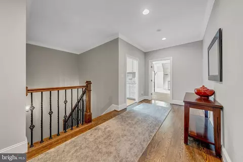 Entry Way - 1515 Brookhaven Dr, Mclean, VA 22101 photo 14 of 22