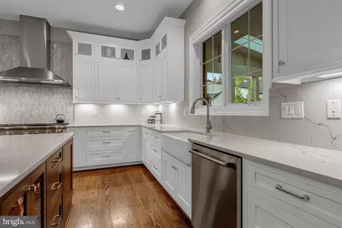 Kitchen - 1515 Brookhaven Dr, Mclean, VA 22101 photo 8 of 9