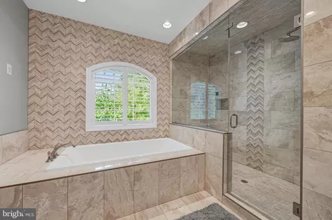 Bath - 1515 Brookhaven Dr, Mclean, VA 22101 photo 5 of 8