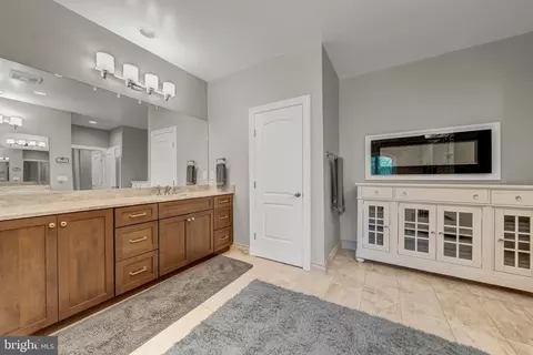 Entry Way - 1515 Brookhaven Dr, Mclean, VA 22101 photo 15 of 22
