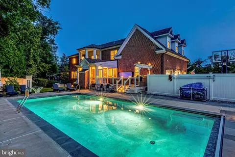 Exterior - 1515 Brookhaven Dr, Mclean, VA 22101 photo 10 of 13