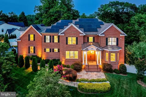 Exterior - 1515 Brookhaven Dr, Mclean, VA 22101 photo 2 of 13
