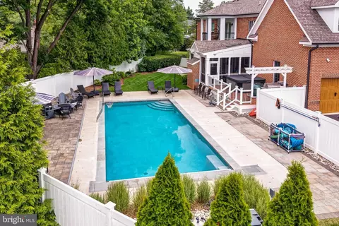 Exterior - 1515 Brookhaven Dr, Mclean, VA 22101 photo 8 of 13