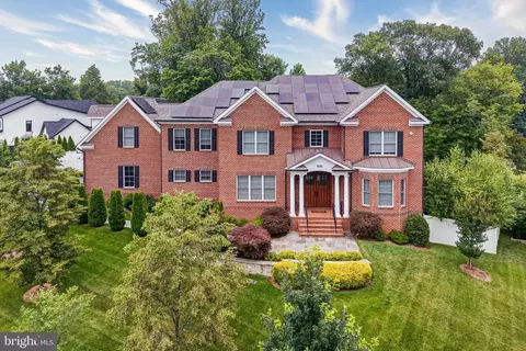 Exterior - 1515 Brookhaven Dr, Mclean, VA 22101 photo 3 of 13