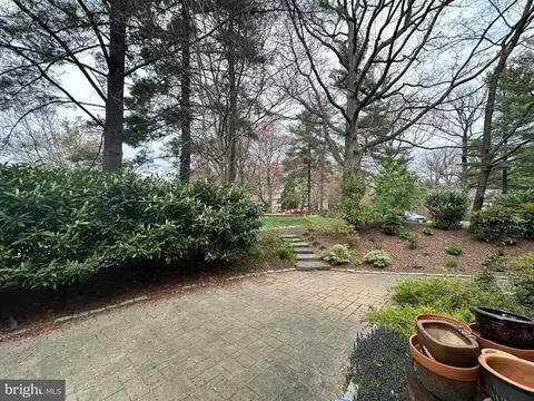 2172 Golf Course Dr, Reston, VA 20191 photo 4