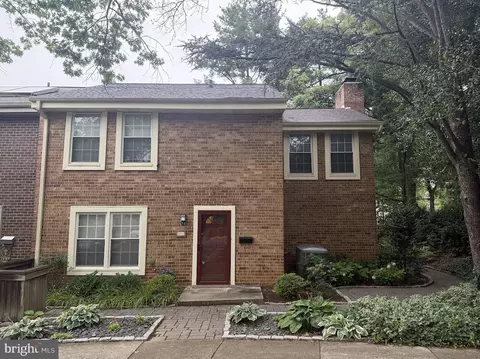 2172 Golf Course Dr, Reston, VA 20191 photo 2