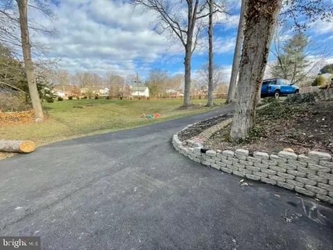 Exterior - 7635 Highland St, Springfield, VA 22150 photo 7 of 15