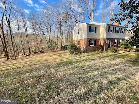 Exterior - 7635 Highland St, Springfield, VA 22150 photo 12 of 15