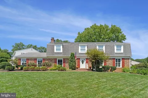 10704 Stanhope Pl, Fairfax, VA 22032