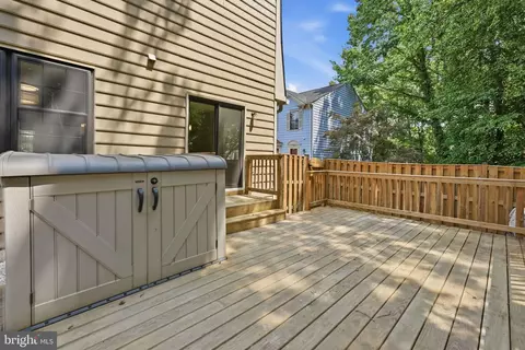 Exterior - 8627 Pin Oak Dr, Springfield, VA 22153 photo 2 of 10