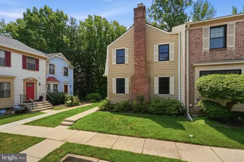 Exterior - 8627 Pin Oak Dr, Springfield, VA 22153 photo 7 of 10