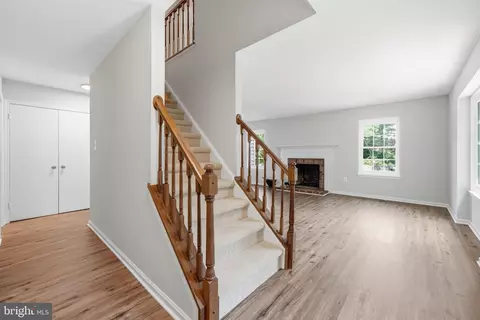 Entry Way - 8627 Pin Oak Dr, Springfield, VA 22153 photo 2 of 7