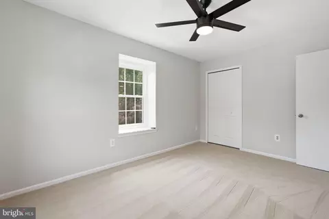 Bedroom - 8627 Pin Oak Dr, Springfield, VA 22153 photo 3 of 4