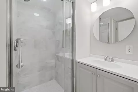 Bath - 8627 Pin Oak Dr, Springfield, VA 22153 photo 6 of 6