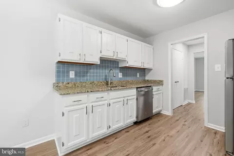 Kitchen - 8627 Pin Oak Dr, Springfield, VA 22153 photo 2 of 2
