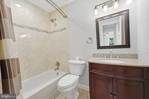 Bath - 8627 Pin Oak Dr, Springfield, VA 22153 photo 5 of 6