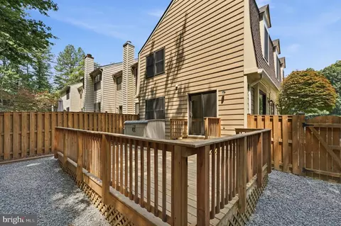 Exterior - 8627 Pin Oak Dr, Springfield, VA 22153 photo 4 of 10