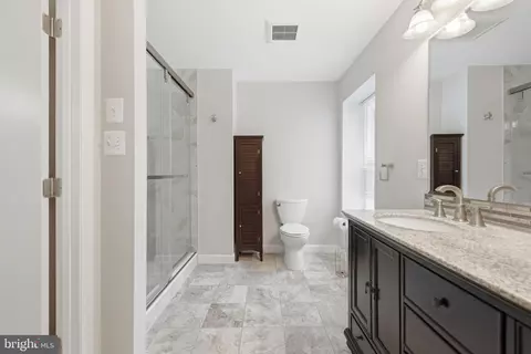 Bath - 8627 Pin Oak Dr, Springfield, VA 22153 photo 2 of 6