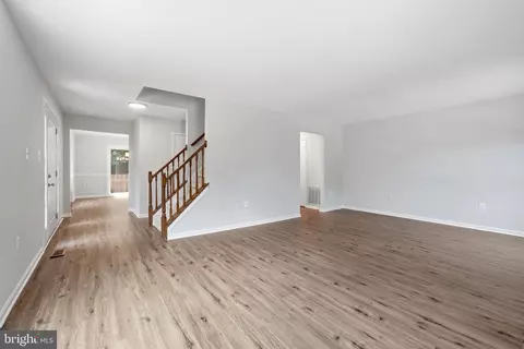 Entry Way - 8627 Pin Oak Dr, Springfield, VA 22153 photo 5 of 7
