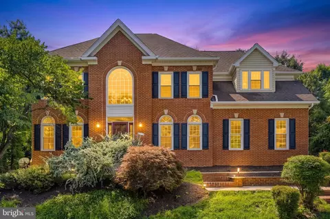 6914 Winter Ln, Annandale, VA 22003