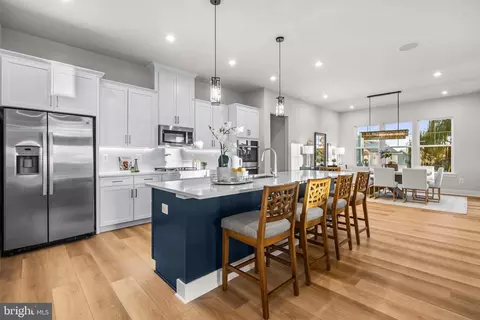 7505 Magarity Rd, Falls Church, VA 22043