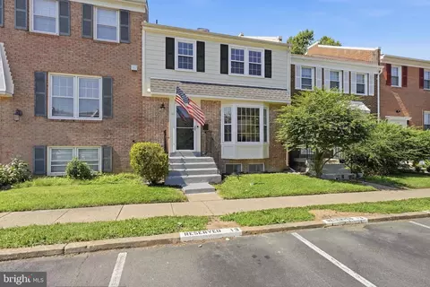 Exterior - 8074 Powderbrook Ln, Springfield, VA 22153 photo 4 of 8