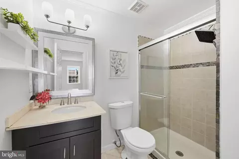 Bath - 8074 Powderbrook Ln, Springfield, VA 22153 photo 2 of 3