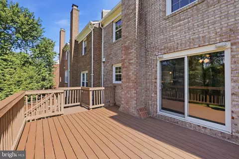 Exterior - 8074 Powderbrook Ln, Springfield, VA 22153 photo 5 of 8