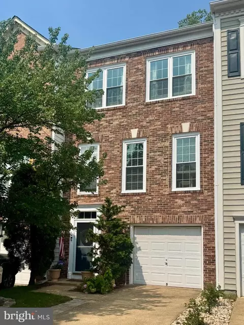 5439 Summer Leaf Ln, Alexandria, VA 22312