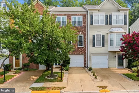 5439 Summer Leaf Ln, Alexandria, VA 22312
